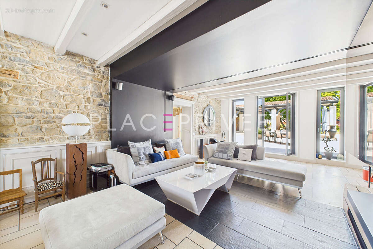 Maison de caractère avec jardin et garages - photo 7