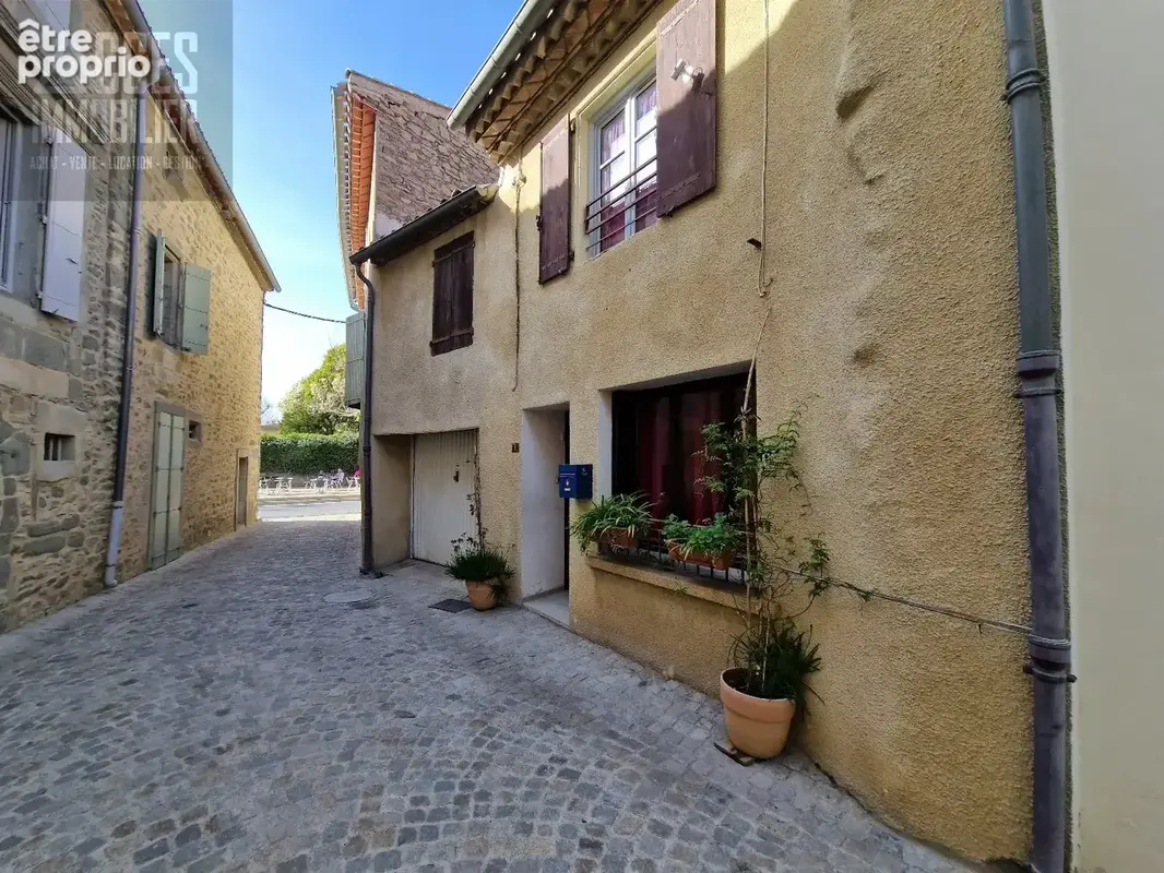 Maison de village en pierre 2 faces de type 3/4 avec remises et cour attenantes - photo 2