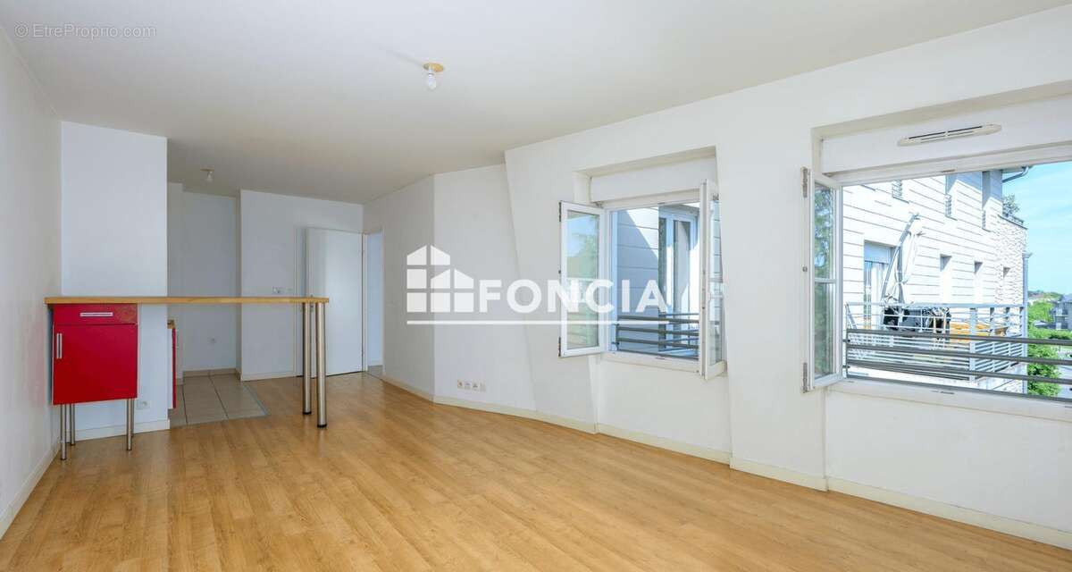 Appartement à SAINT-PIERRE-DU-PERRAY