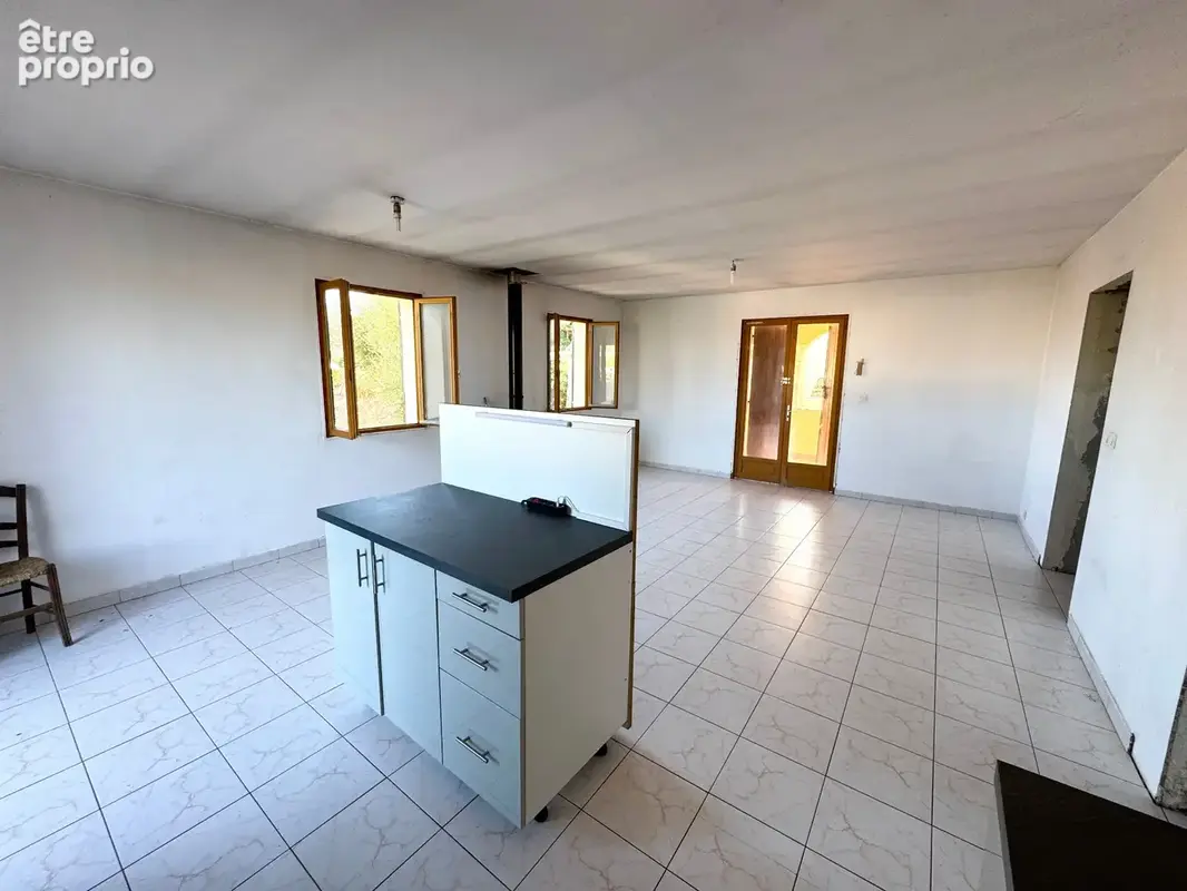 L’Île-Rousse – Maison 5 pièces, 3 niveaux avec terrasses, jardin et vastes garages – Centre ville et plage à pied - photo 5