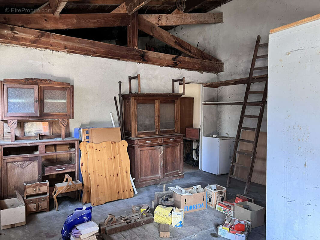 Commerce à LACROIX-FALGARDE