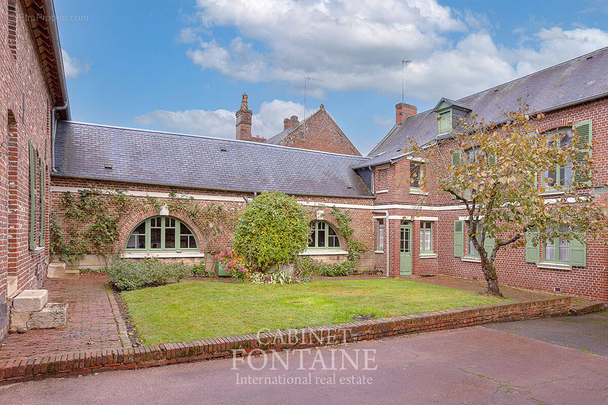 Maison à CREVECOEUR-LE-GRAND