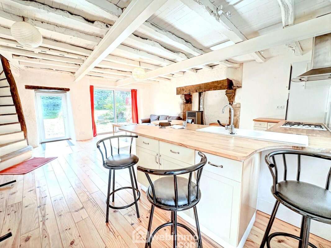 salon-salle à manger lumineux - Maison à PLOERMEL