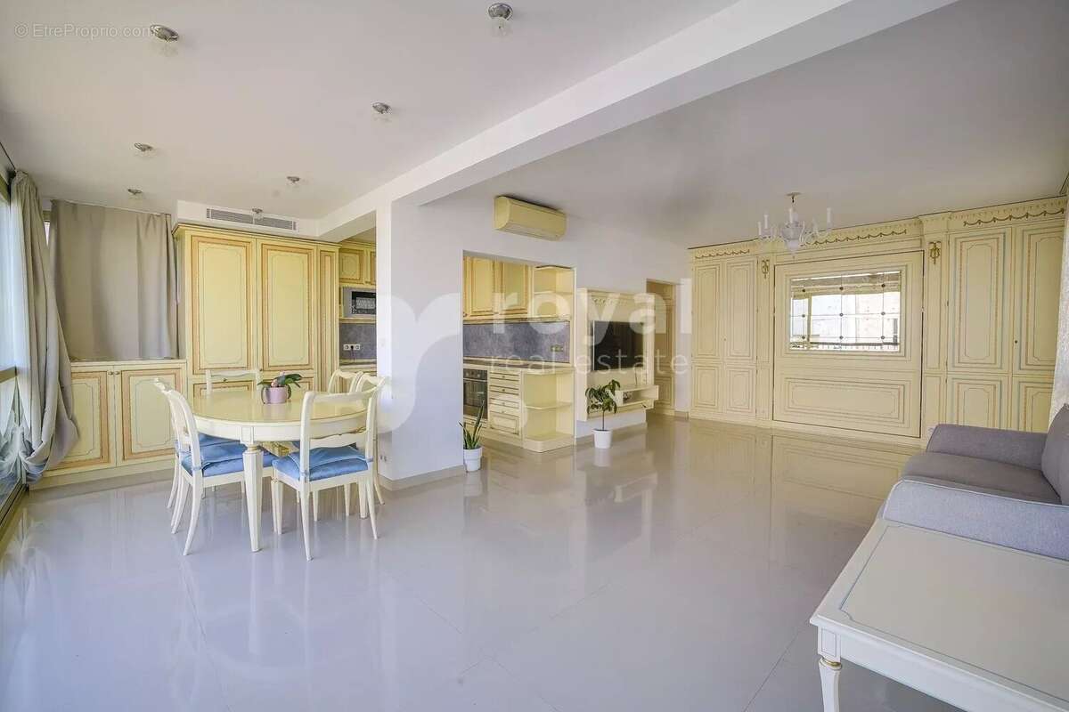 Appartement à MANDELIEU-LA-NAPOULE