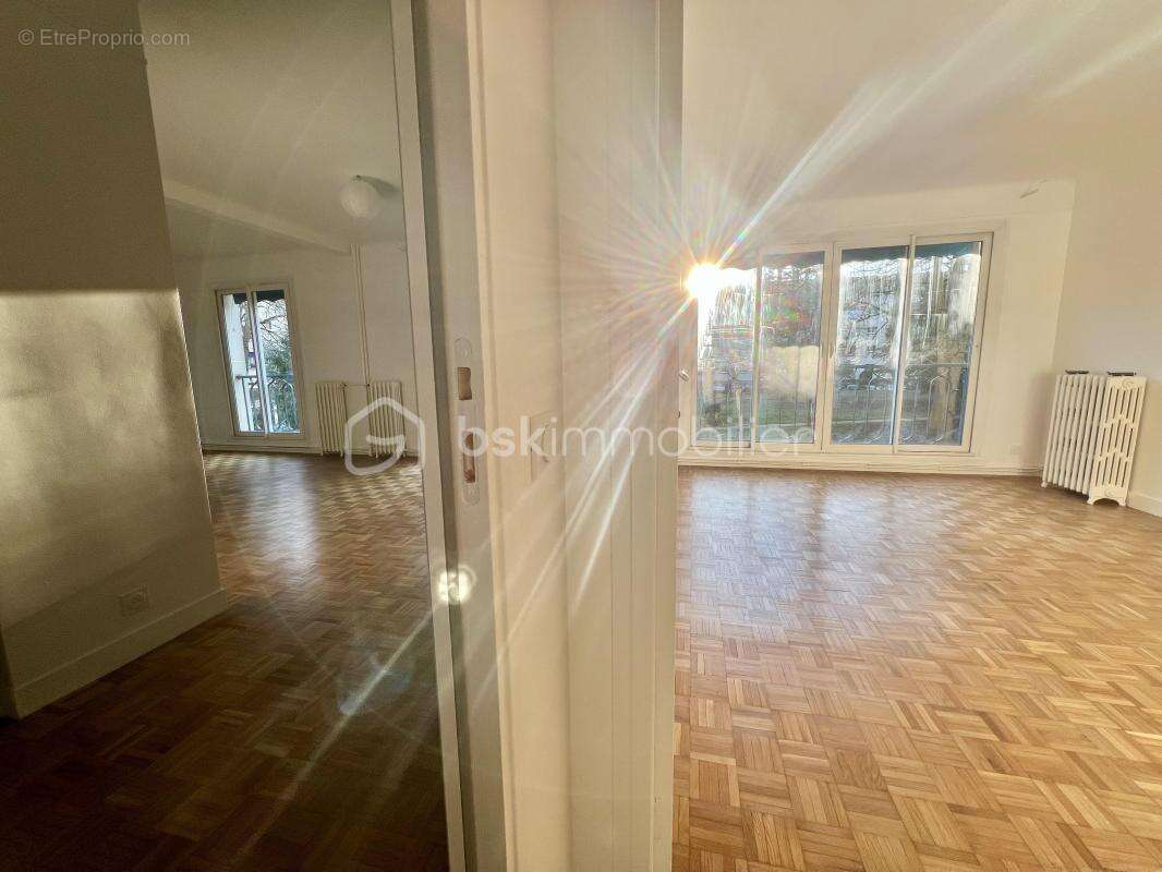 Appartement à VILLE-D'AVRAY