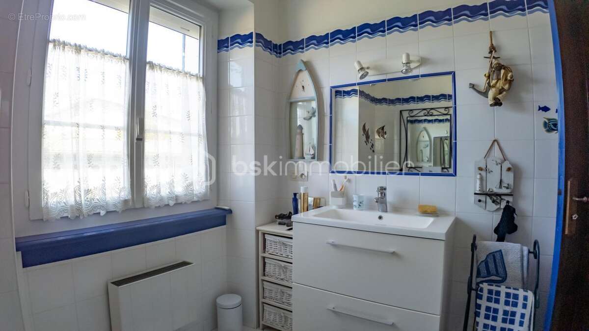 Joyau résidentiel à Fourchambault : Propriété familiale avec charme intemporel et élégance rustique de l’aménagement - photo 29