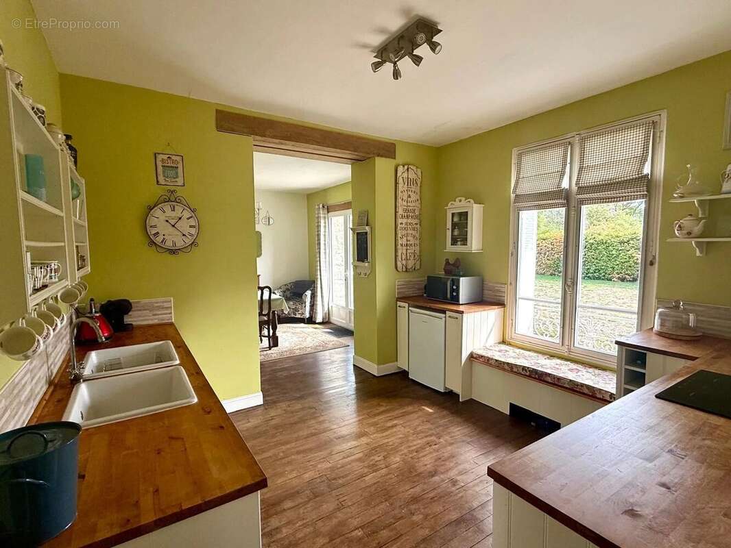 Maison à MAILHAC-SUR-BENAIZE