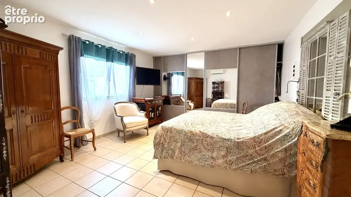 Villa indépendante de 161m2, 2 garages , avec un beau potentiel, à 5 minutes du Lac du Salagou ! - photo 13
