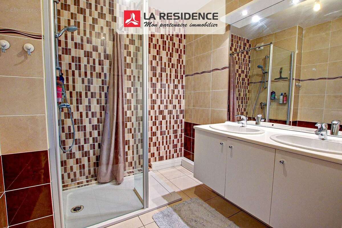 Appartement à LE MESNIL-SAINT-DENIS