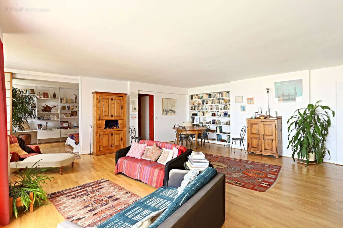 Appartement à PARIS-14E