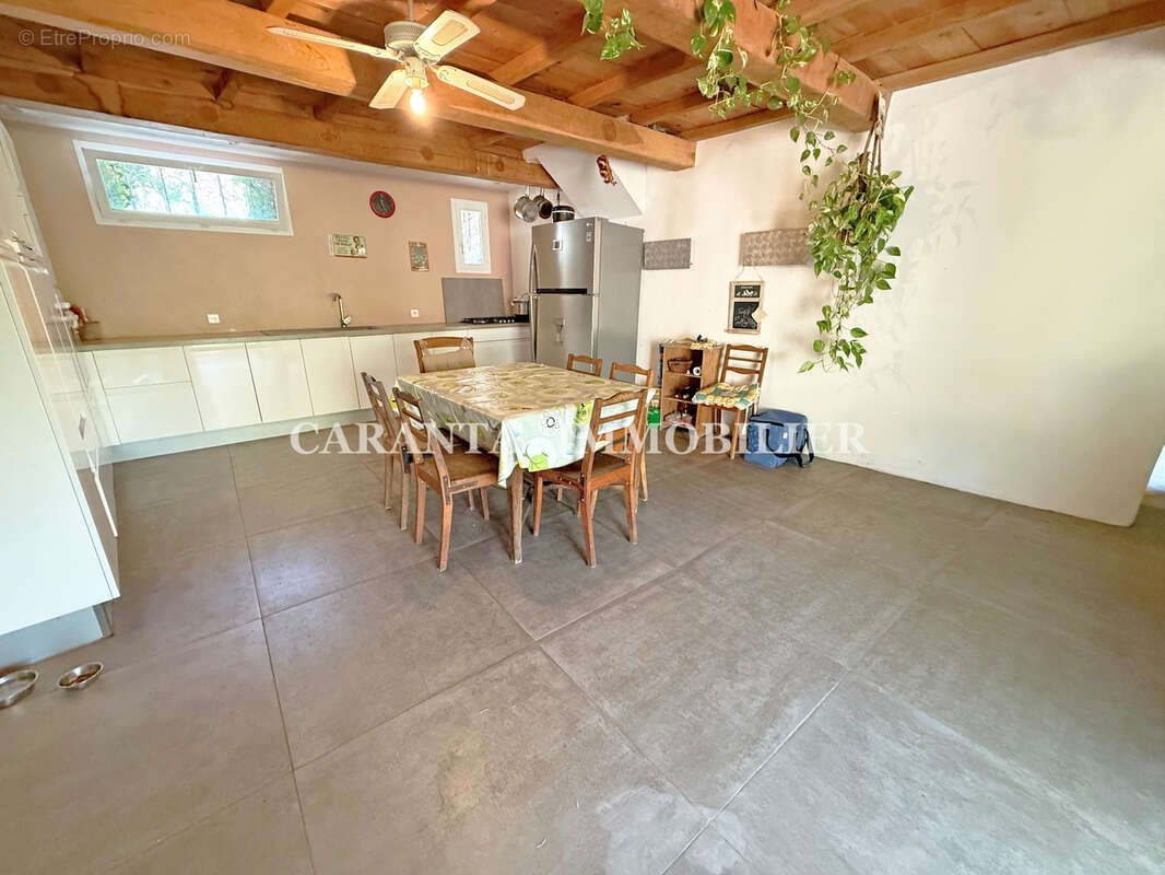 Maison individuelle de hameau en pierre • 94,23 m2 • 954 m2 de terrain privatif • Vue forêt • Grand garage - photo 6