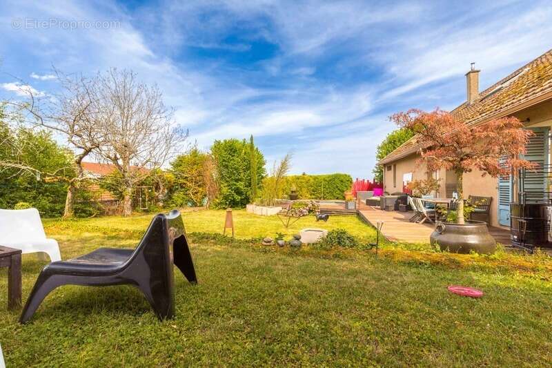 A vendre Corps de ferme de caractère avec piscine, dépendances et équipements récents – Corcelles-les-Monts - photo 11