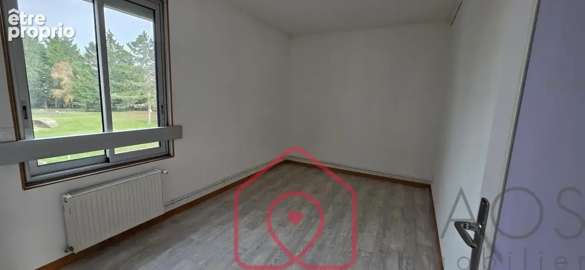 GIBAUDERIE. Grand T4 de 103m²   Parking couvert  - photo 7