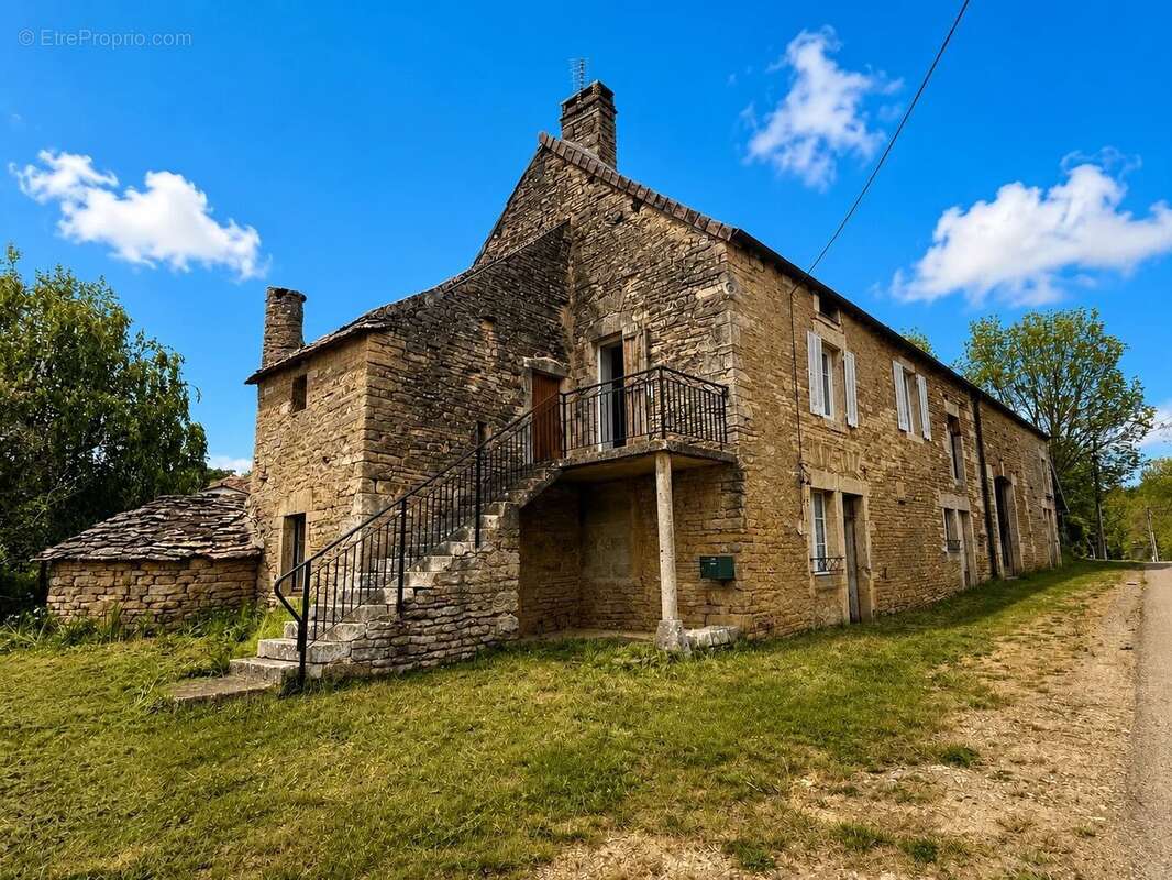 Maison à MONT-SAINT-JEAN