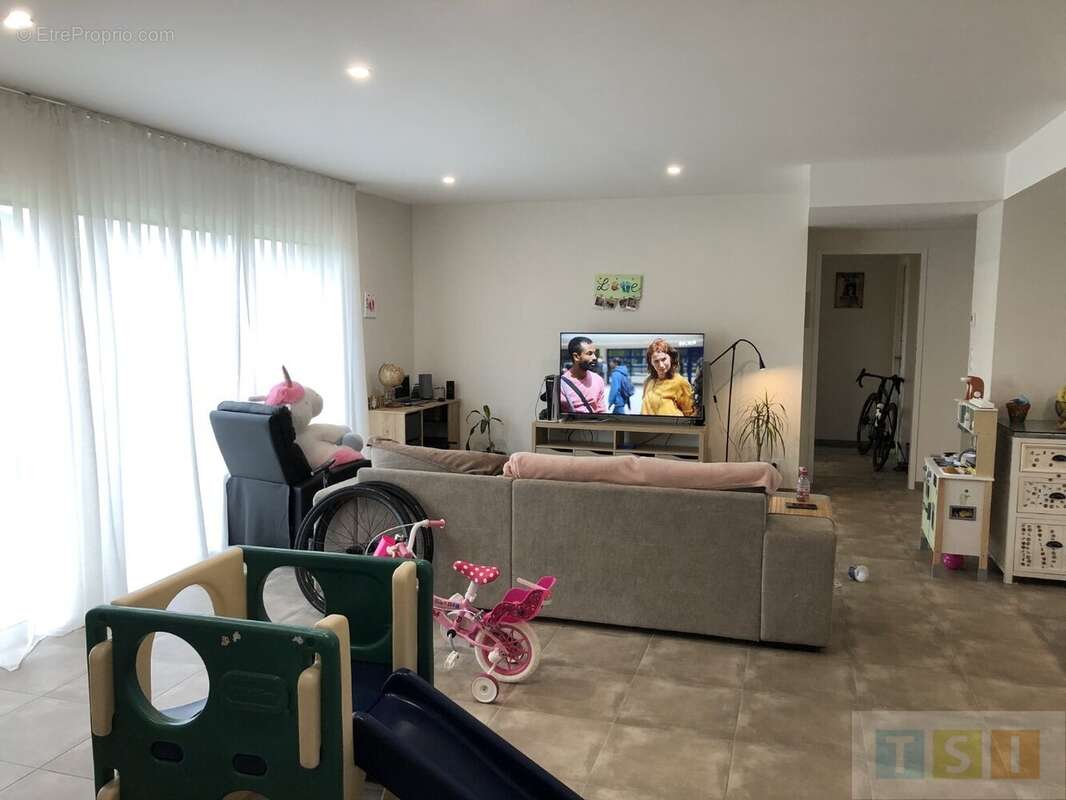 Maison de plain-pied récente sur terrain de 1827 m² - photo 8