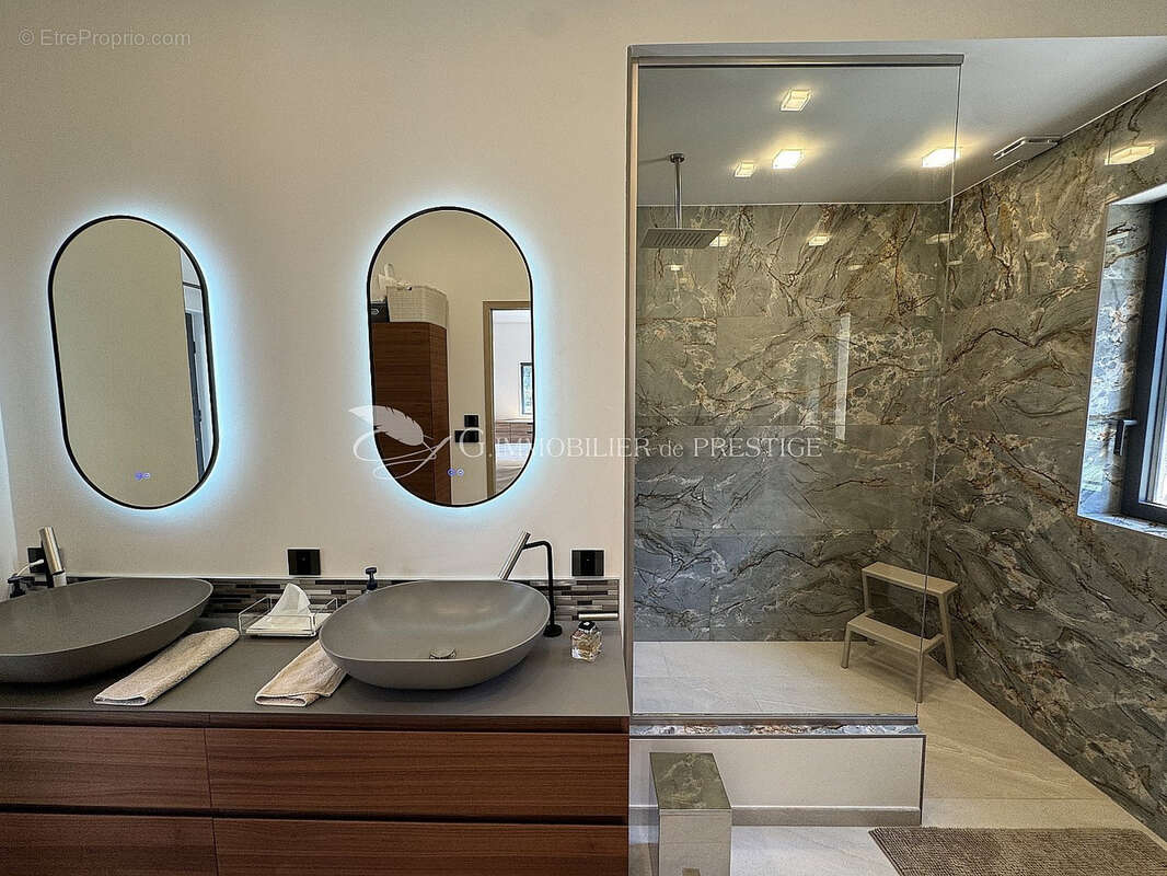 Maison à L'ISLE-SUR-LA-SORGUE