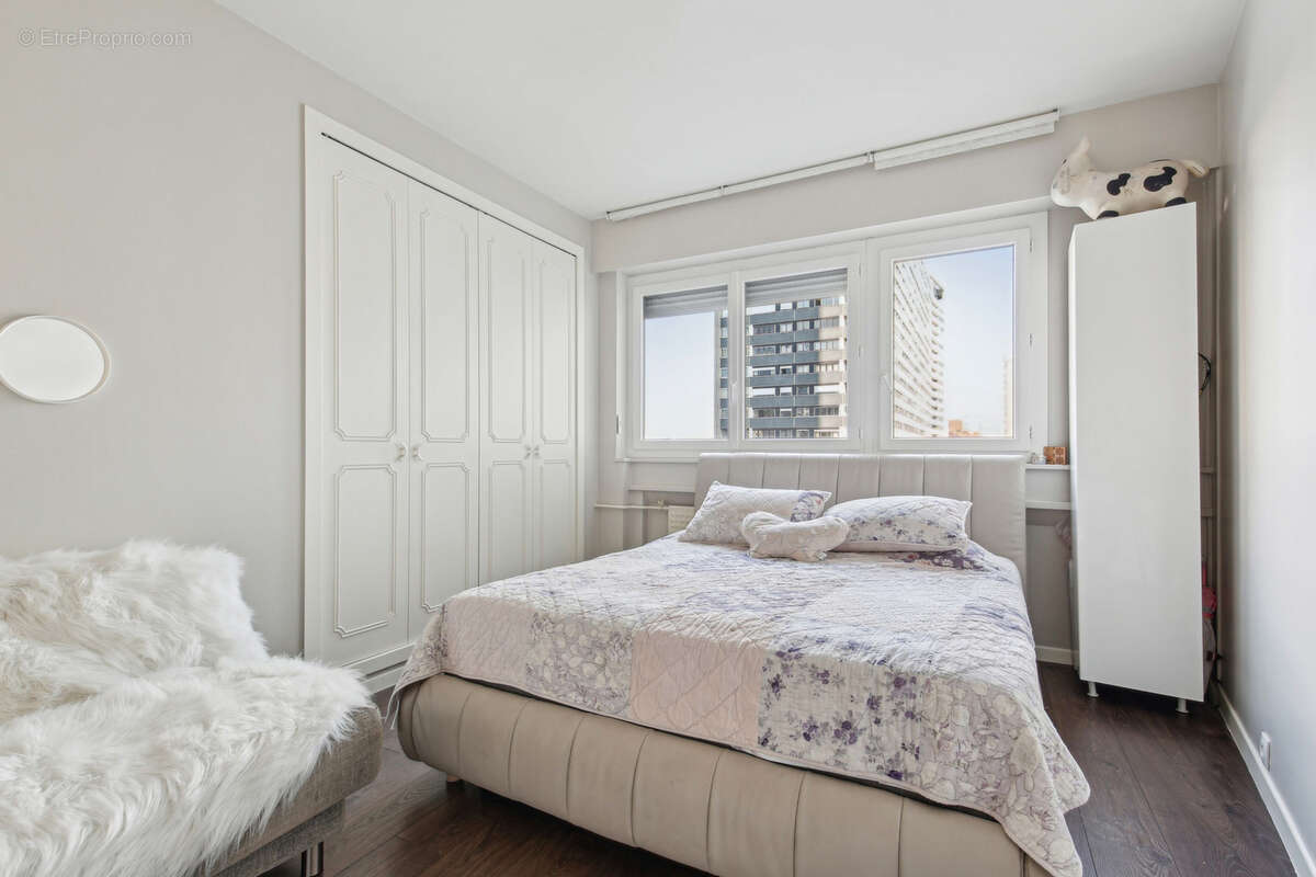 Appartement à COURBEVOIE