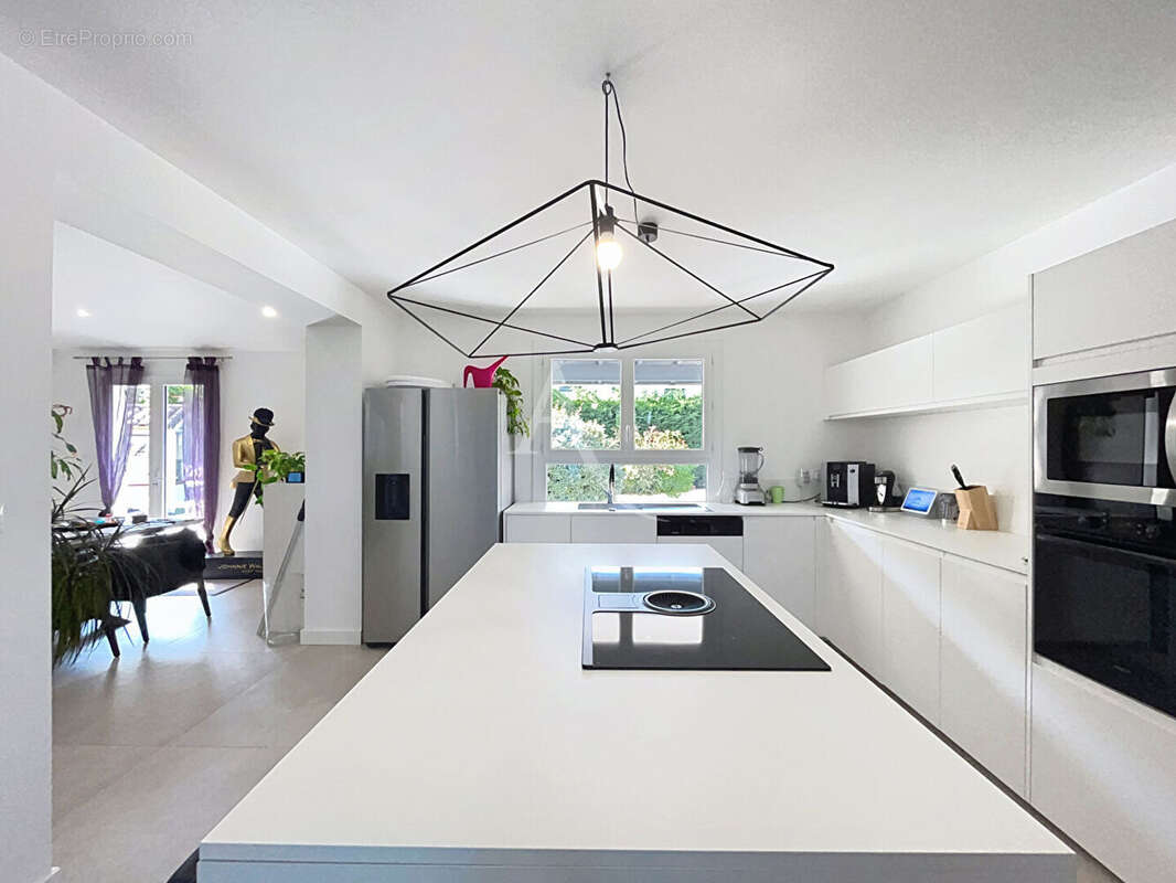 Maison à BRUGUIERES