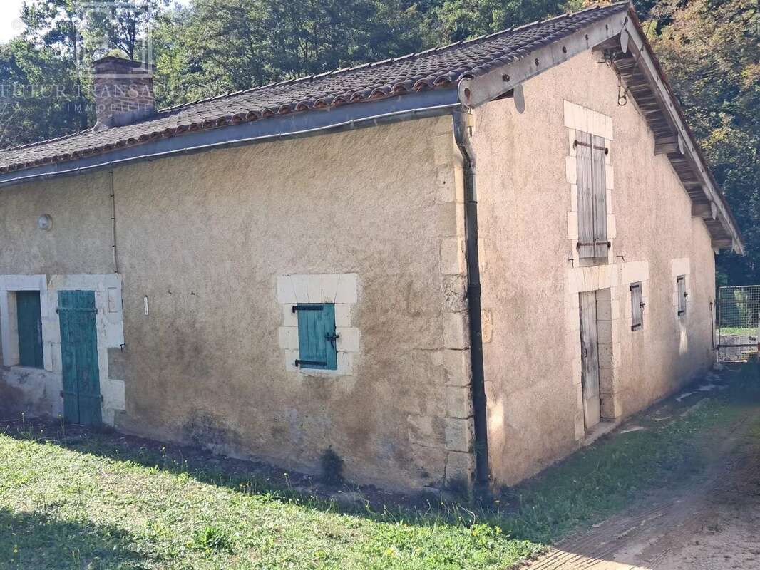 Maison à SAINT-MARTIAL-DE-VALETTE