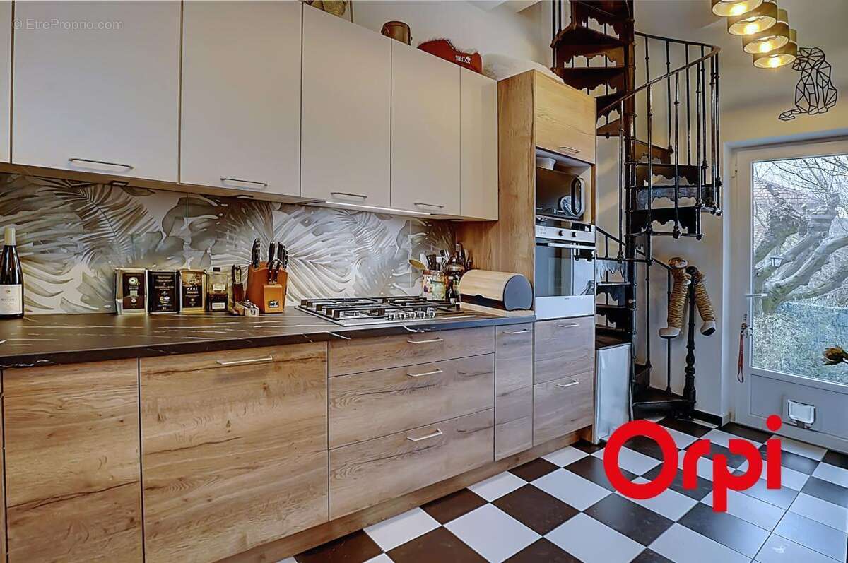 Appartement à NEUVILLE-SUR-SAONE