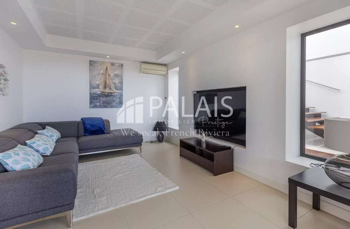 ANTIBES – RASTINES // Villa Contemporaine 240 m² – Jardin – Piscine – Vue Panoramique - photo 11