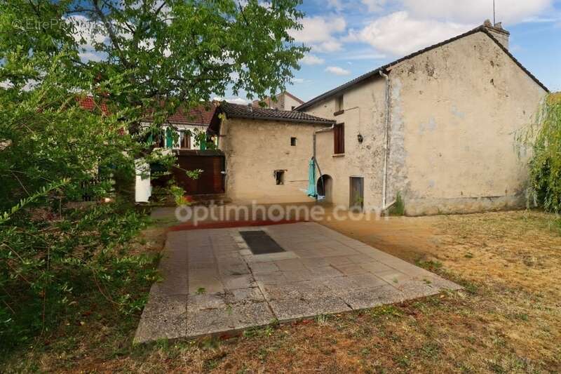 Maison Individuelle de  Centre Bourg - 5 pièces  - 4 chambres - Terrain de 505 m² - MAGNAC LAVAL   (87) - photo 26