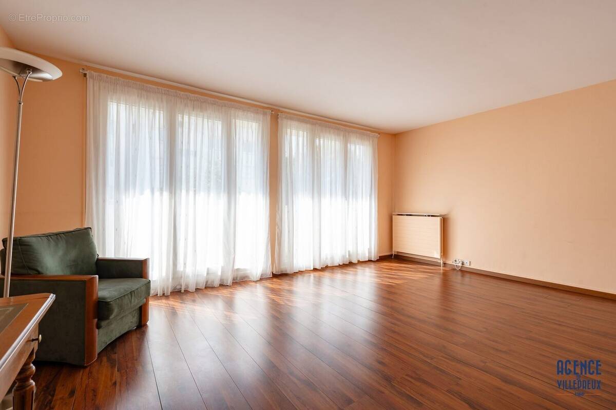 Appartement à LES CLAYES-SOUS-BOIS