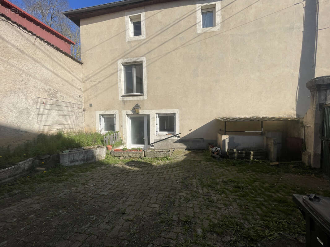 Appartement à VEZELISE