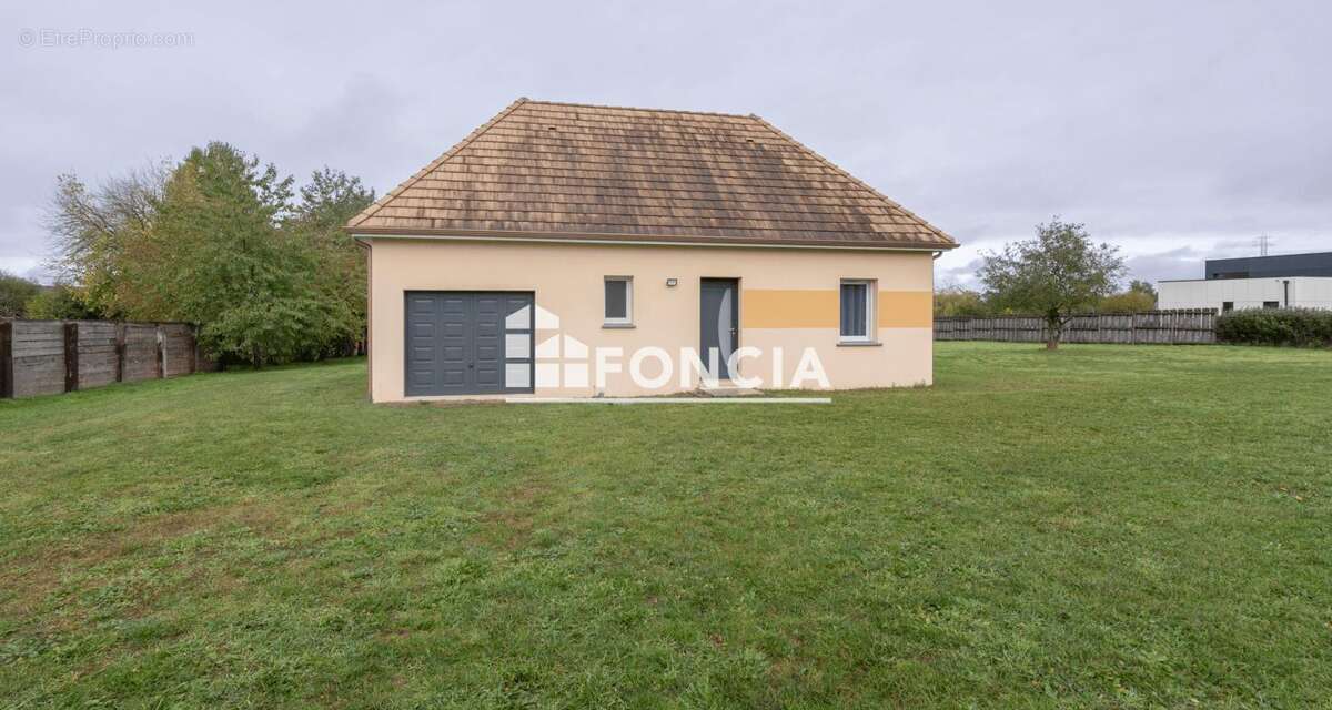 Maison à NUILLE-LE-JALAIS