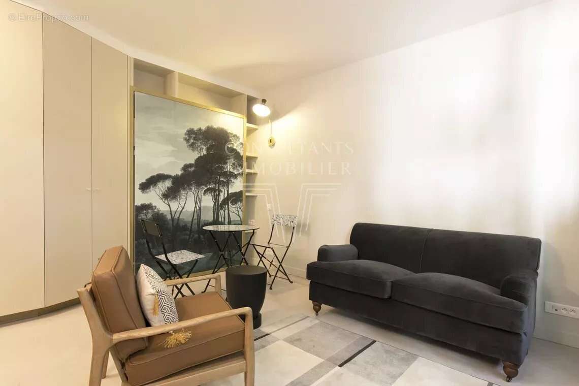 Appartement à NEUILLY-SUR-SEINE