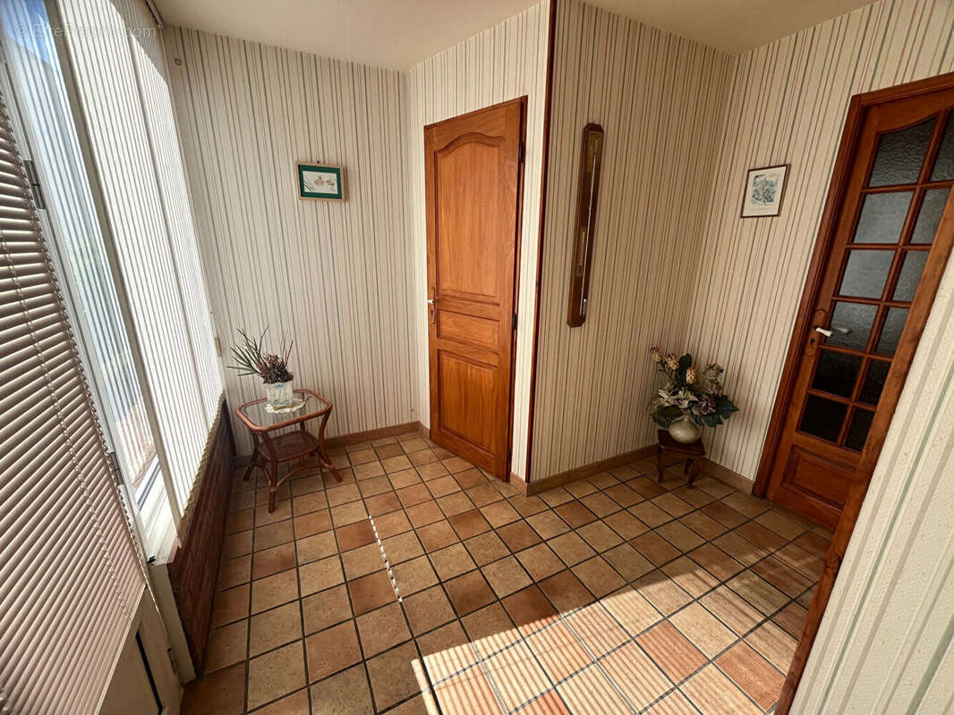 Maison Aubigny Sur Nere 5 pièce(s) 99 m2 - photo 2