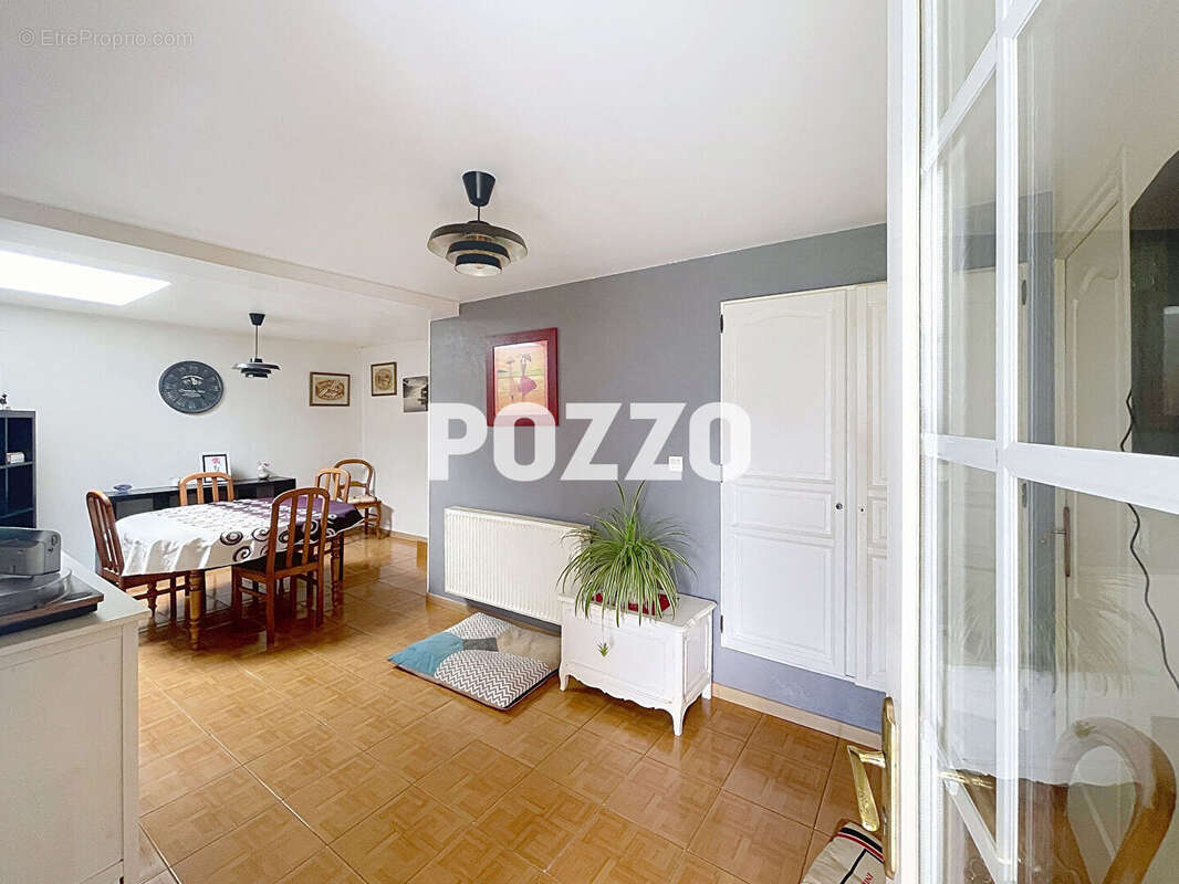 Maison à FLEURY-SUR-ORNE