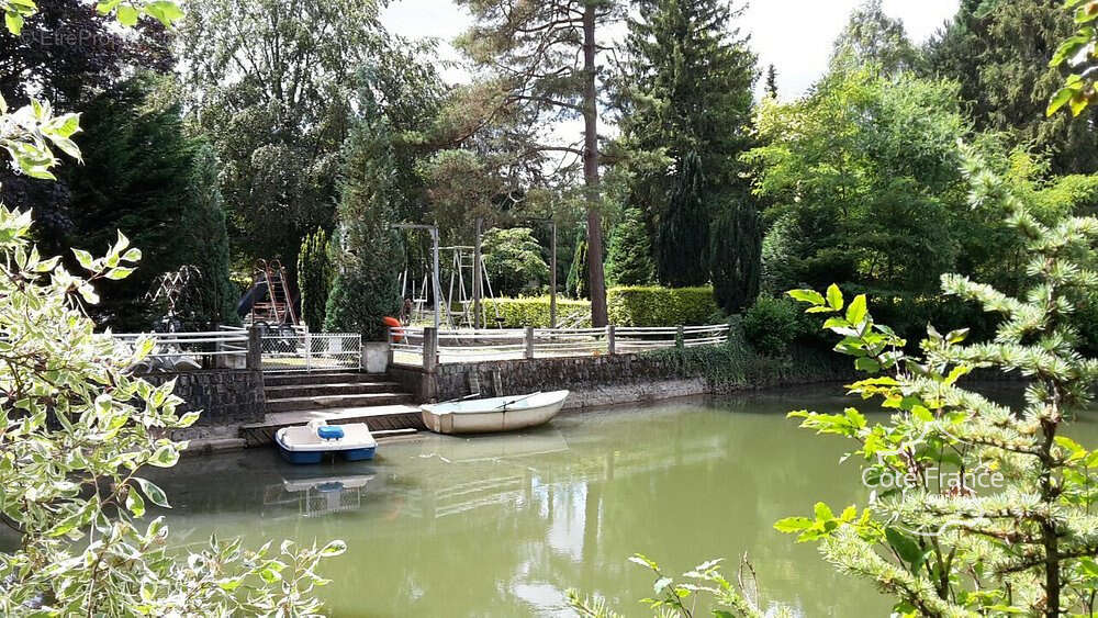 Commerce à MEZIERES-SUR-OISE