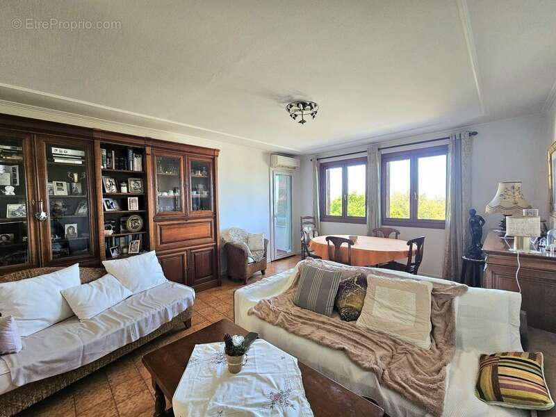 A vendre Appartement T5 de 98 m2, 4 chambres, véranda, parking à LUCCIANA 20290 (HAUTE CORSE) - photo 2