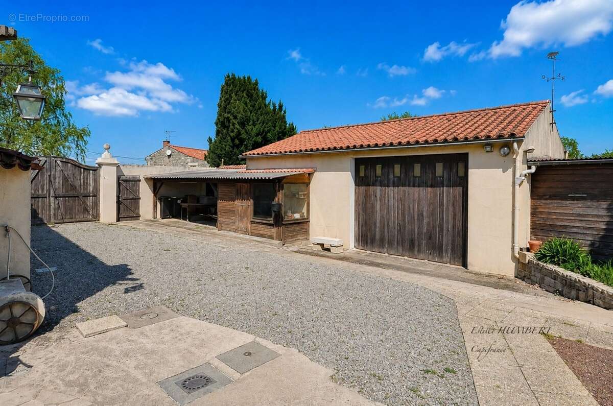 Maison de caractère-4ch+bur-à 500m de Fontenay (85) - photo 14