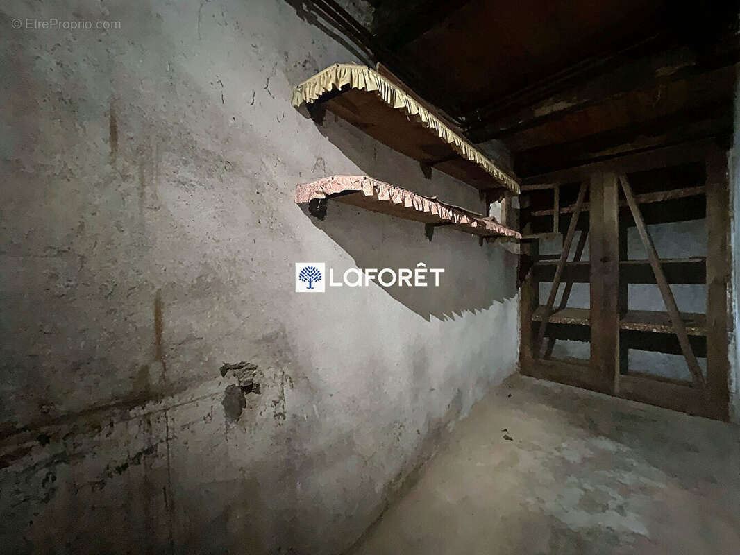 Maison à SAINTE-GENEVIEVE-SUR-ARGENCE