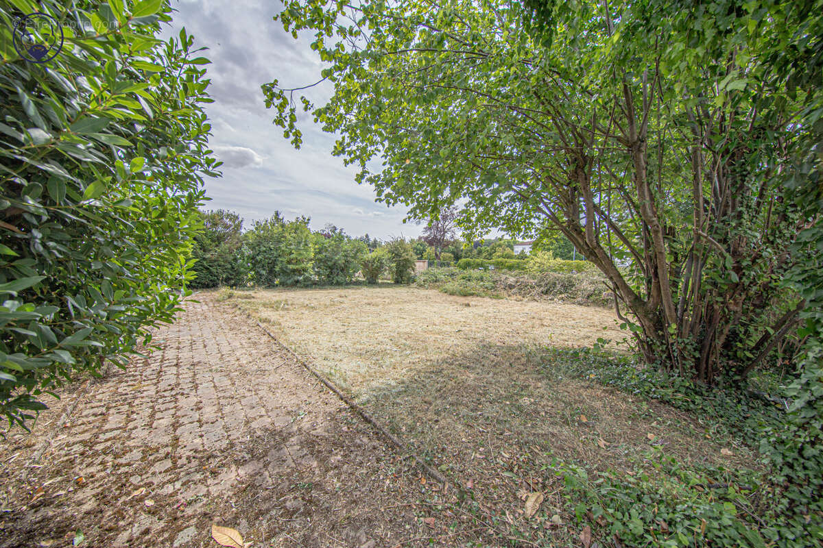 Pavillon sur sous-sol avec garage et jardin - photo 13