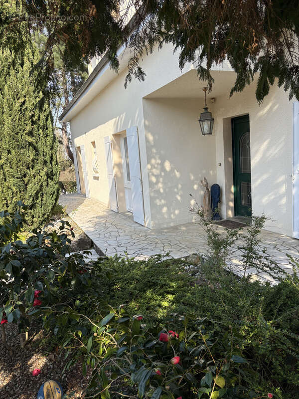 Prix attractif : sur les hauteurs châtellerault nord très belle maison de 272 m2 6 chambres - photo 2