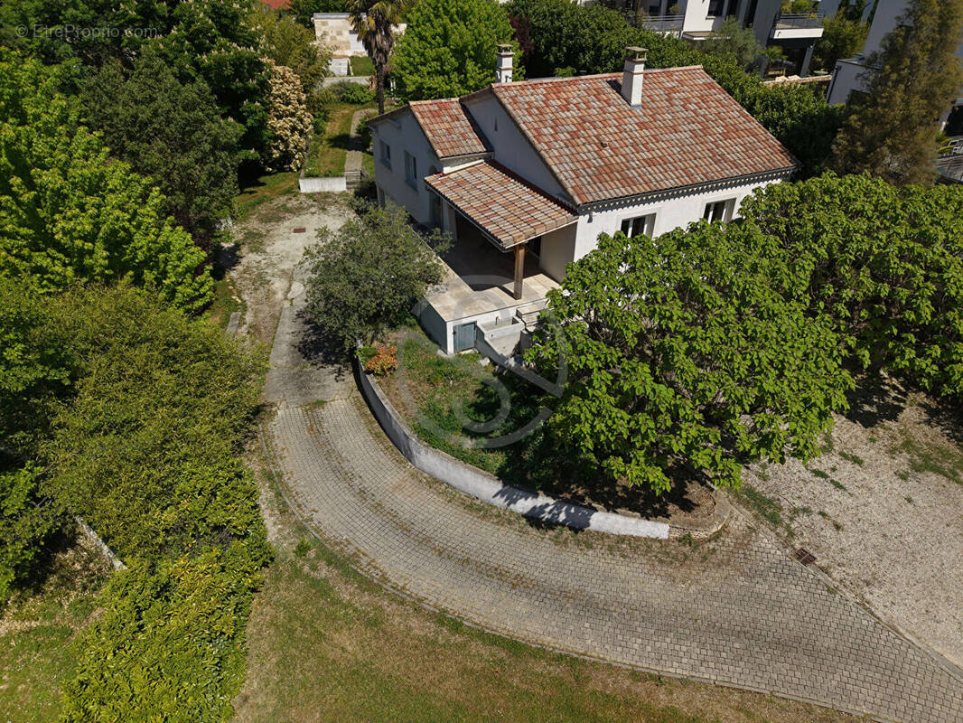 Maison à SALAISE-SUR-SANNE