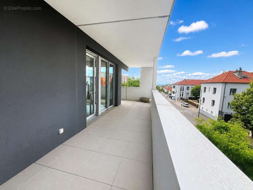 Appartement à CHENOVE