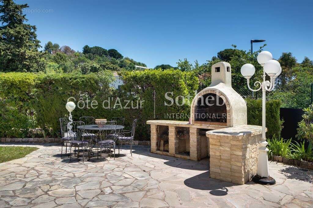 Cannes Croix des Gardes villa avec échappée mer, piscine et terrain plat - photo 14