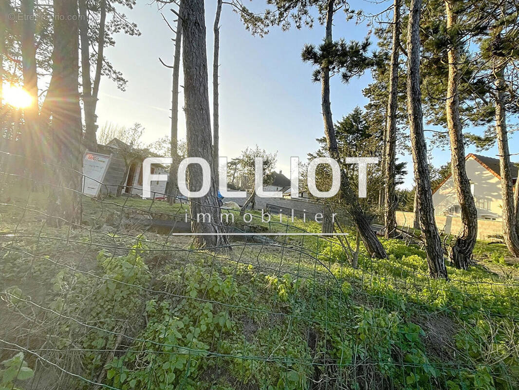 Terrain à VARAVILLE