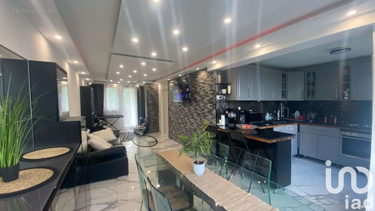 Photo 3 - Appartement à SAINT-CYR-L'ECOLE