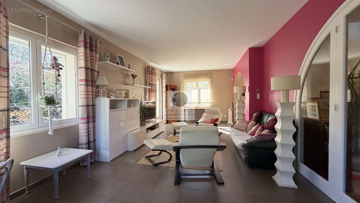 Maison à GUILHERAND-GRANGES