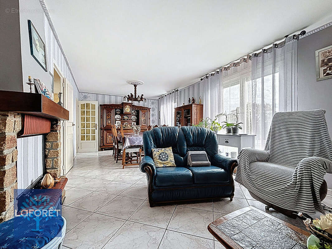 Maison à FOUGEROLLES-DU-PLESSIS