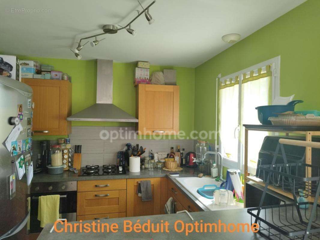 Charente, Châteauneuf, à Birac, maison plain-pied 93 m², 4 chambres, terrain de 1360 m² - photo 6