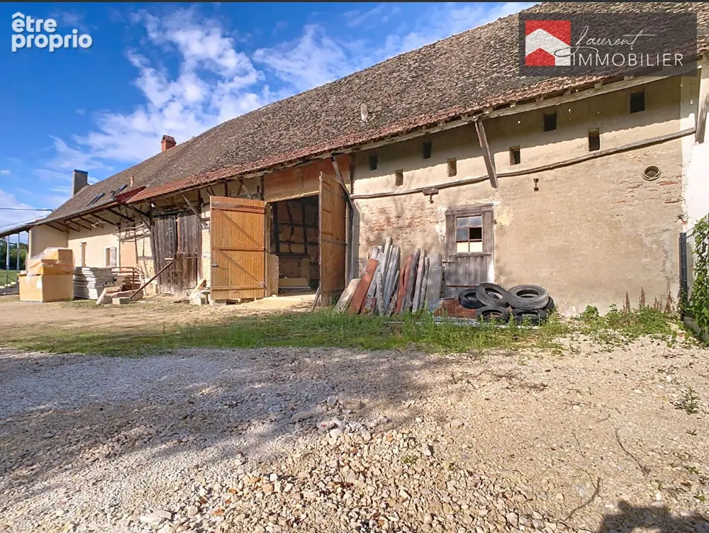Simandre - Ensemble immobilier avec maison, grange et nombreuses dépendances - 212 000 - photo 3