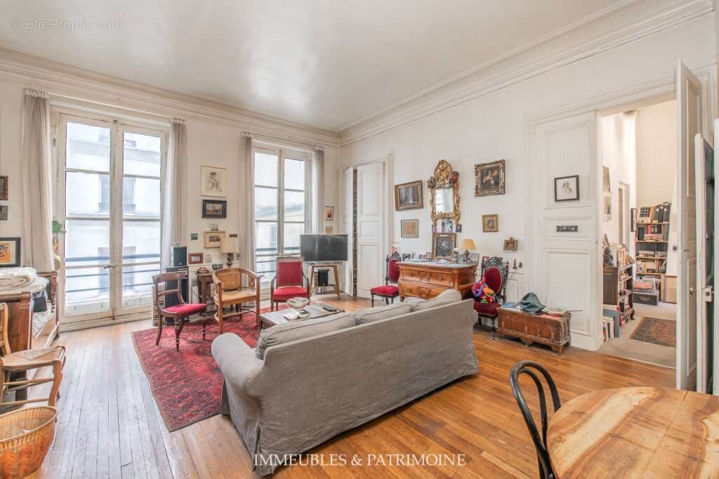 Appartement à PARIS-3E