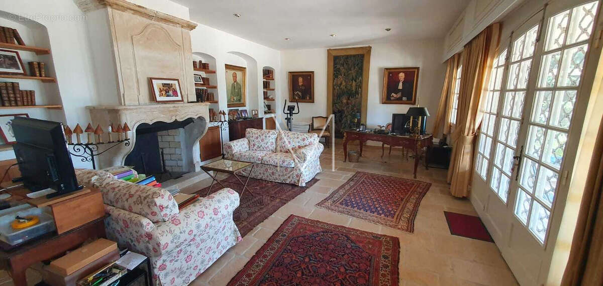 Maison à PLAN-DE-LA-TOUR