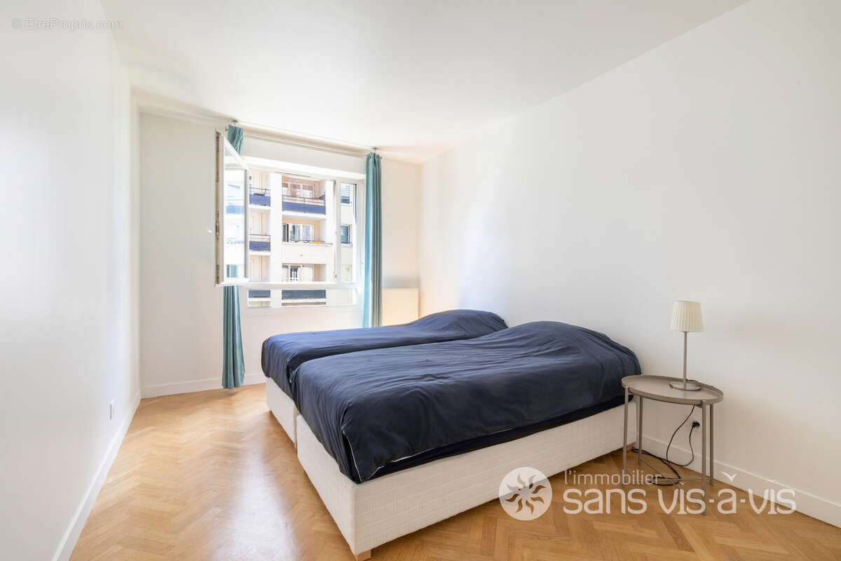 Appartement à COURBEVOIE